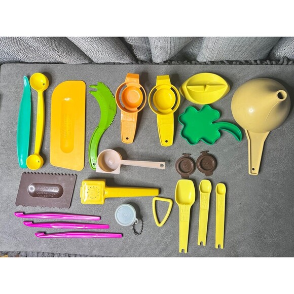 Vintage Tupperware Hostess Party Gift Kitchen Gadgets Hosting Lot - Picture 1 of 16